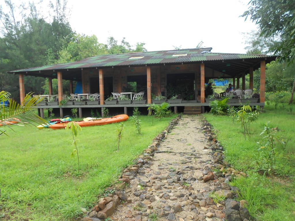 Camp Riveredge Paradise Hotel Hankon Exterior photo